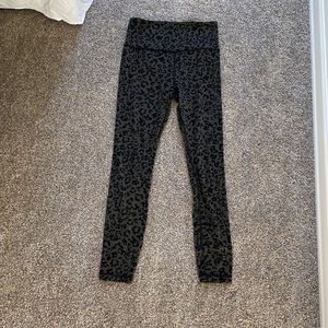 Athleta power vita high rise size small olive green cheetah